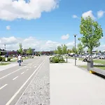 Relaxing Coresi Mall Free Parking *