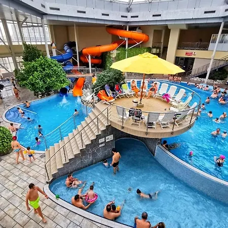 Relaxing Coresi Place בראשוב