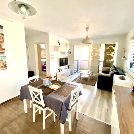 Relaxing Coresi Place דירה בראשוב