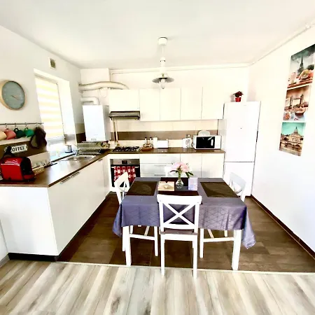 Relaxing Coresi Place דירה *