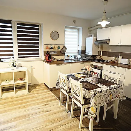 Relaxing Coresi Place * בראשוב